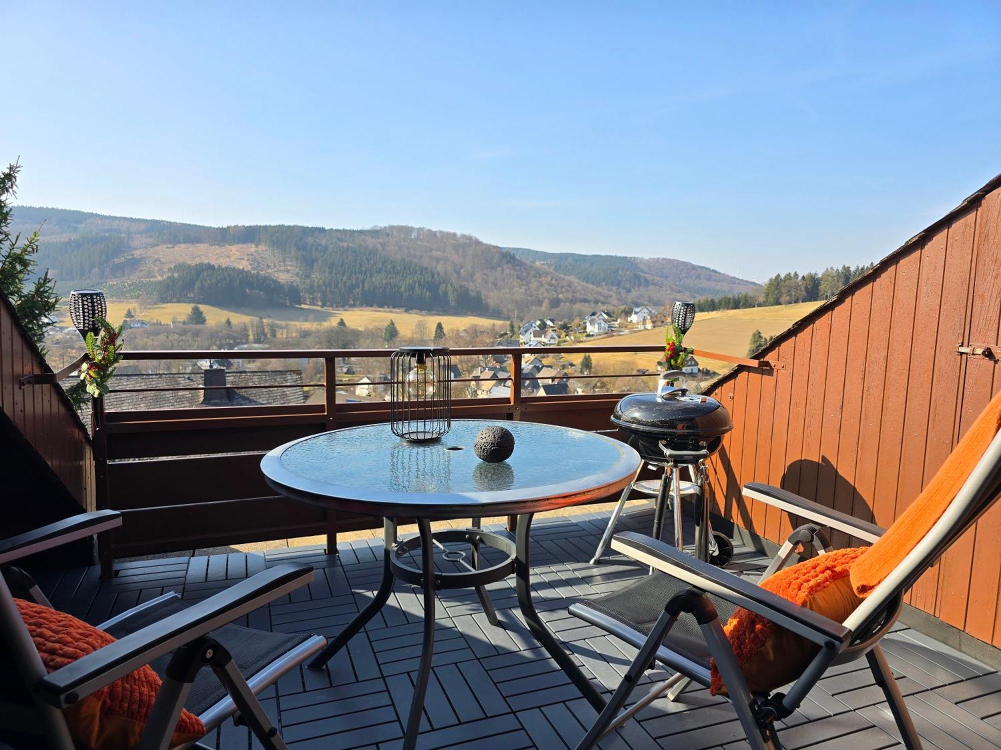 Tannenherz Mit Balkon & Bergblick & Naehe Hillebachsee Winterberg
